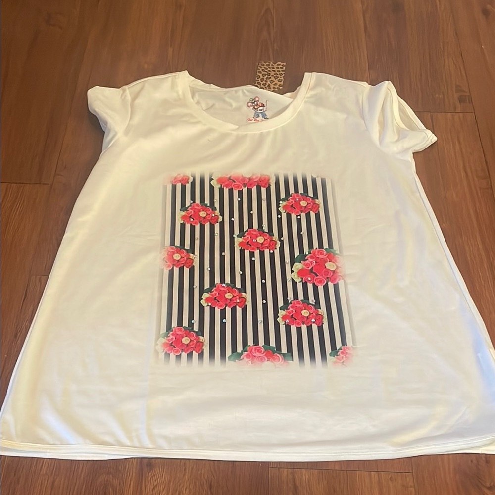 White and Pink Short Sleeve Tee with Decorative R